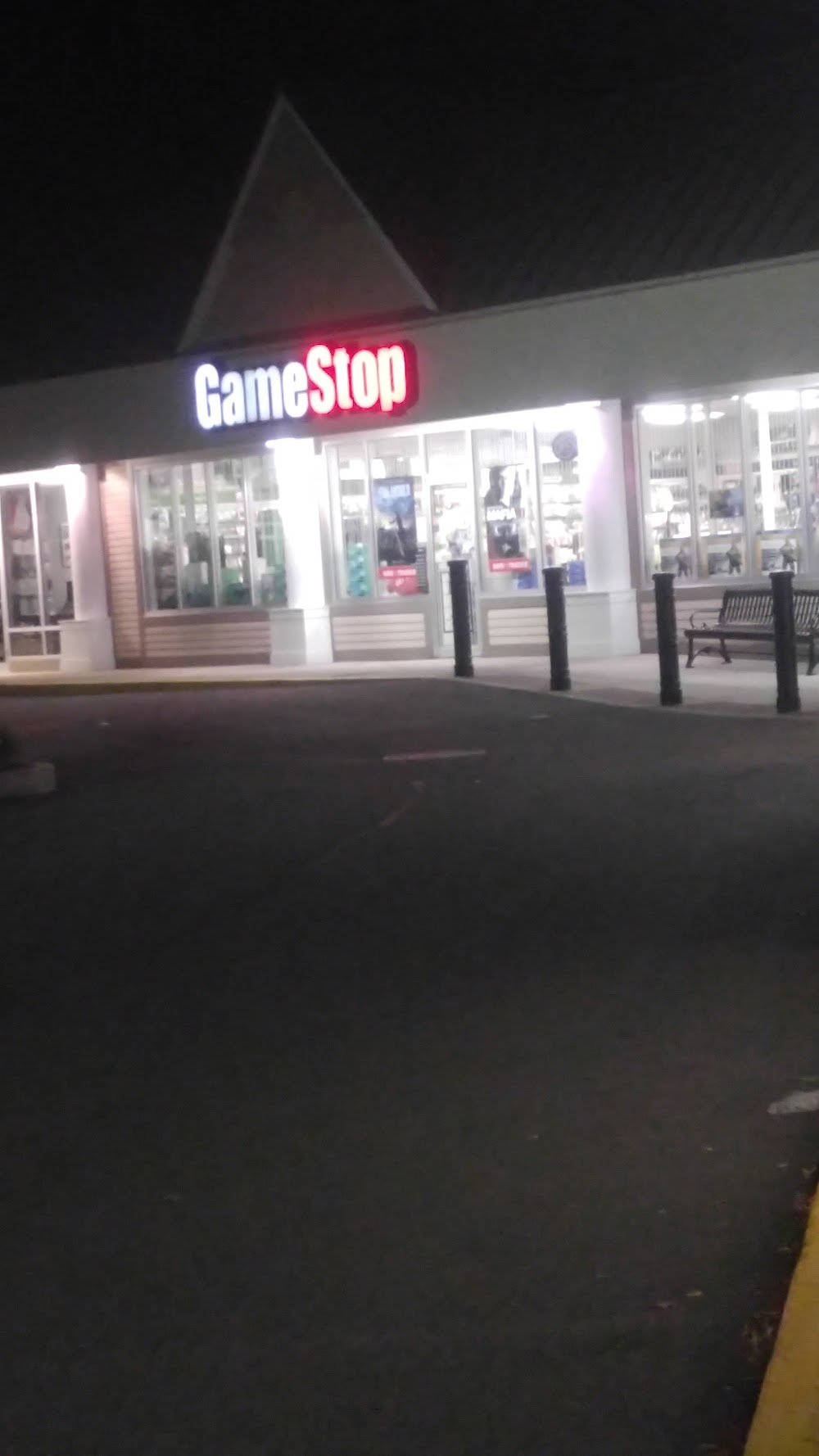 GameStop - 0774 - T.J. Maxx Plaza, tienda de TCG en Manchester
