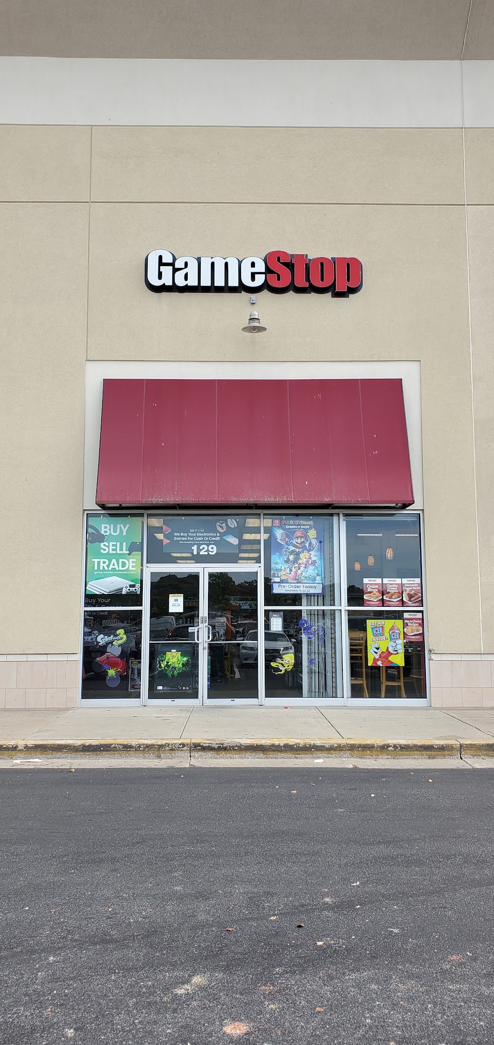 GameStop - 1555 - Center at Golden Ring, tienda de TCG en Rosedale