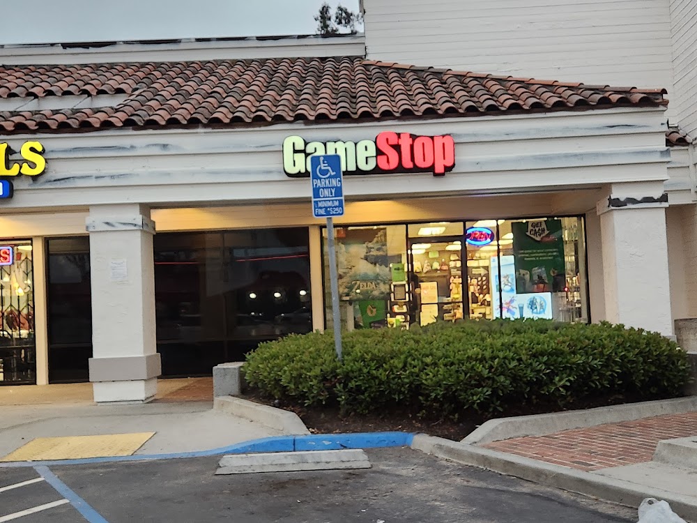 GameStop #1756, tienda de TCG en National City