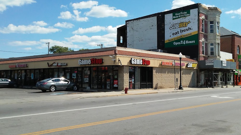 GameStop - 2336 - Halsted Plaza, tienda de TCG en Chicago
