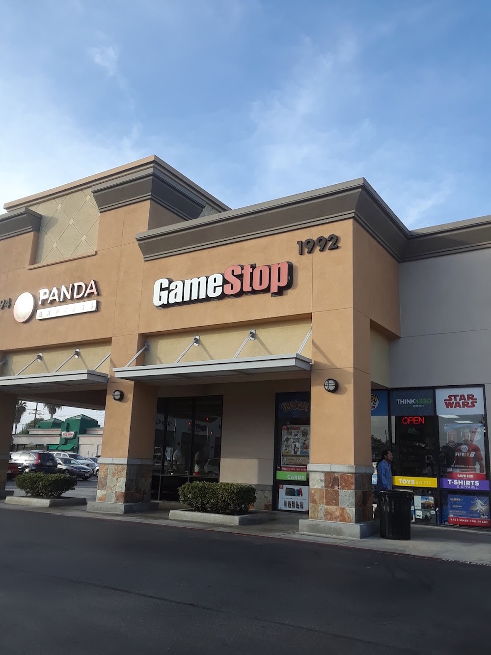 GameStop - 2341 - Circle Center, tienda de TCG en Long Beach
