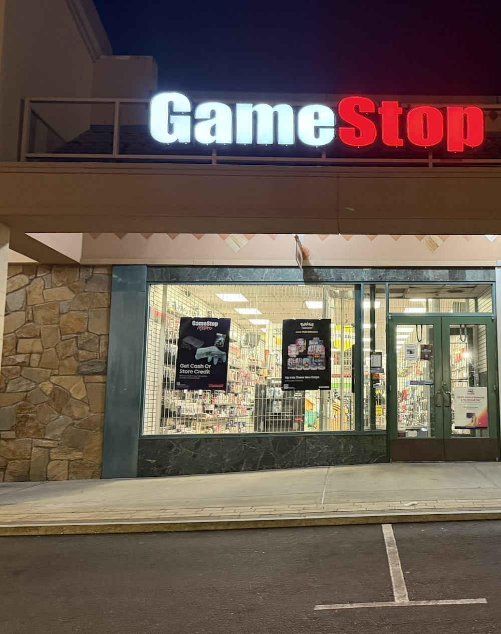 GameStop - 2659 - Lake Success, tienda de TCG en New Hyde Park