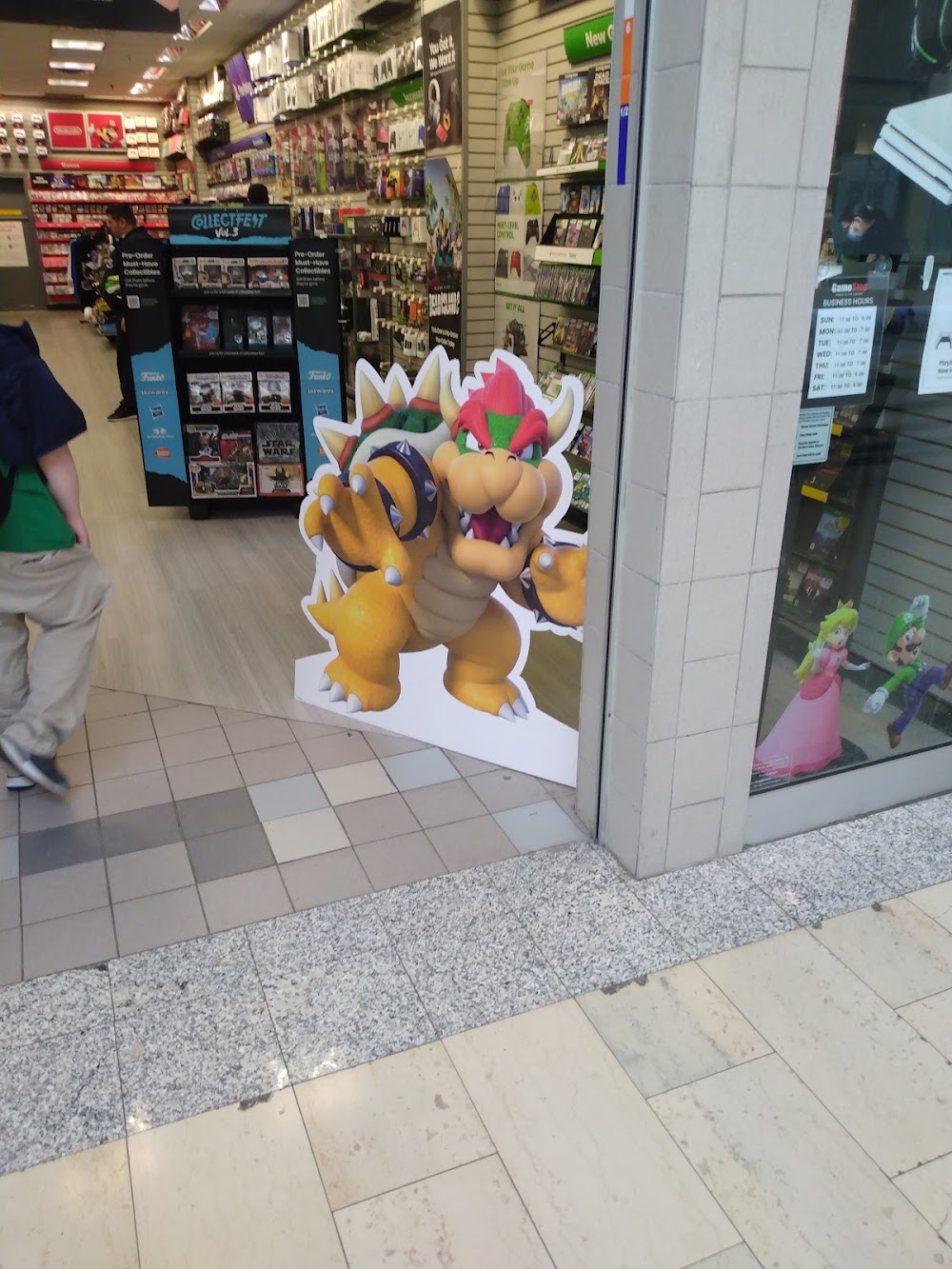 GameStop - 266 - Staten Island Mill Mall, tienda de TCG en Staten Island