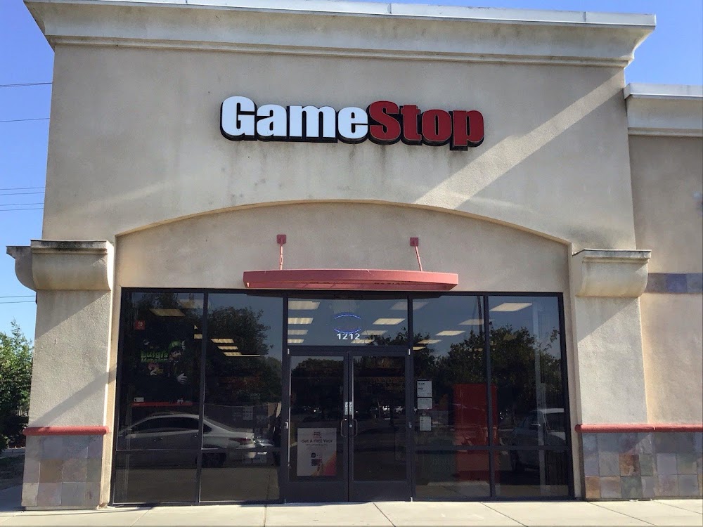 GameStop - 2817 - Plaza Del Lago, tienda de TCG en Tulare