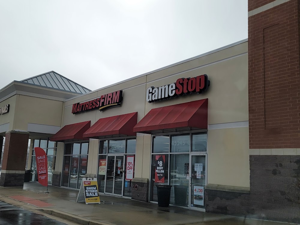 GameStop #3637, tienda de TCG en California
