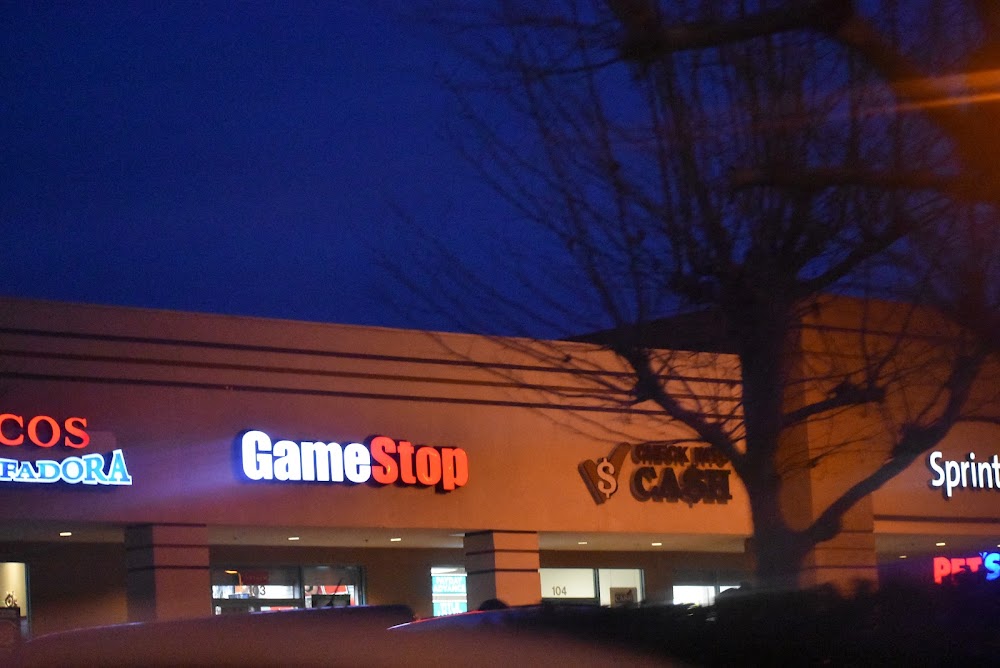 GameStop - 3687 - Oak Grove Crossing, tienda de TCG en Lake Elsinore
