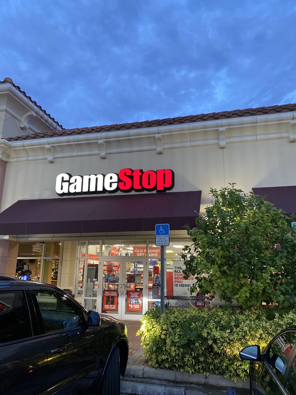 GameStop #3698, tienda de TCG en Miami