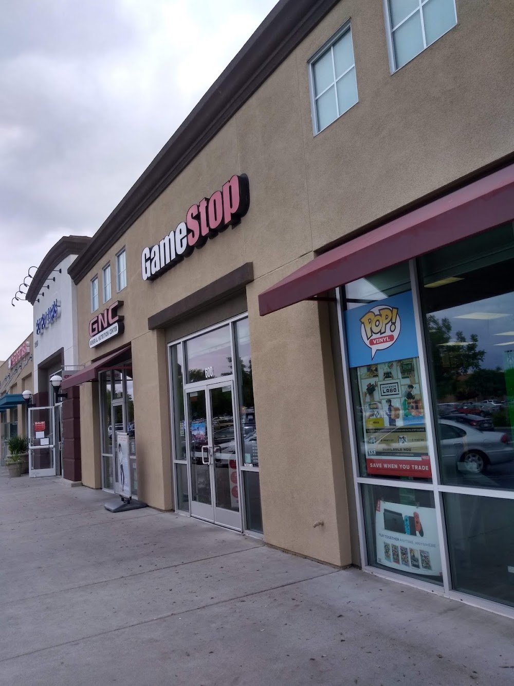 GameStop - 3748 - Florin Town Center, tienda de TCG en Sacramento