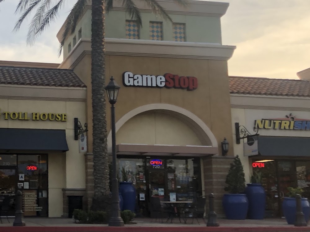 GameStop - 3831 - Eastvale Gateway, tienda de TCG en Mira Loma