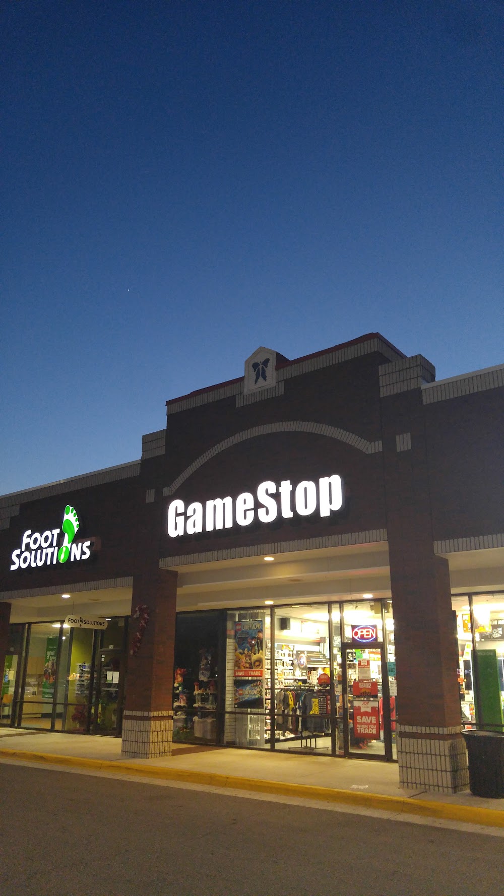 GameStop - 390 - Largo, tienda de TCG en Largo