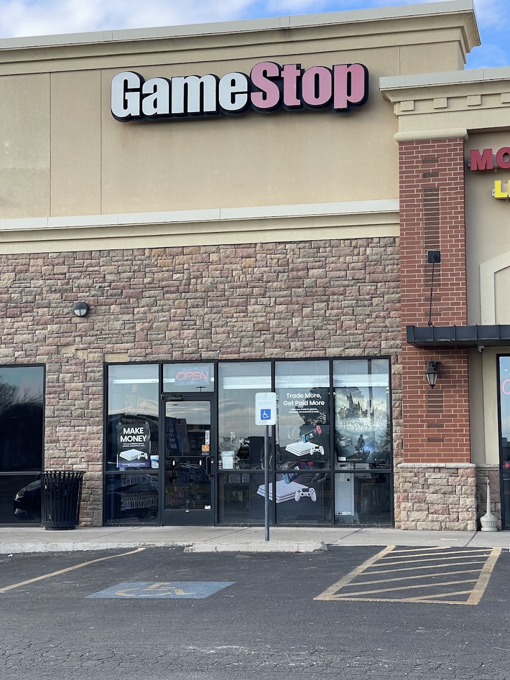 GameStop - 3935 - Midland Shopping Center, tienda de TCG en Midland