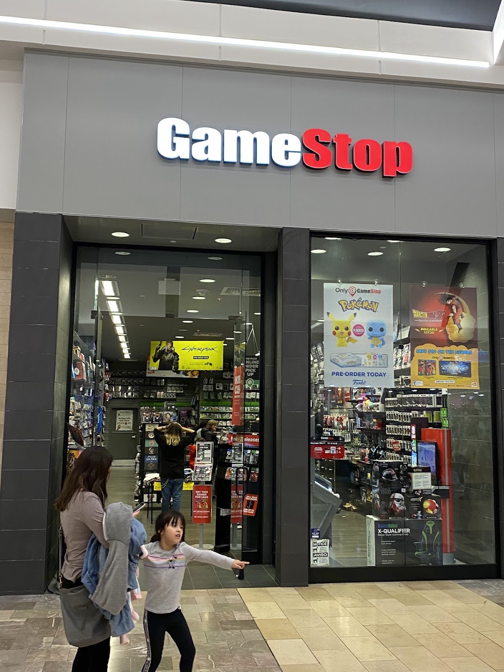 GameStop - 4235 - Garden State Plaza, tienda de TCG en Paramus