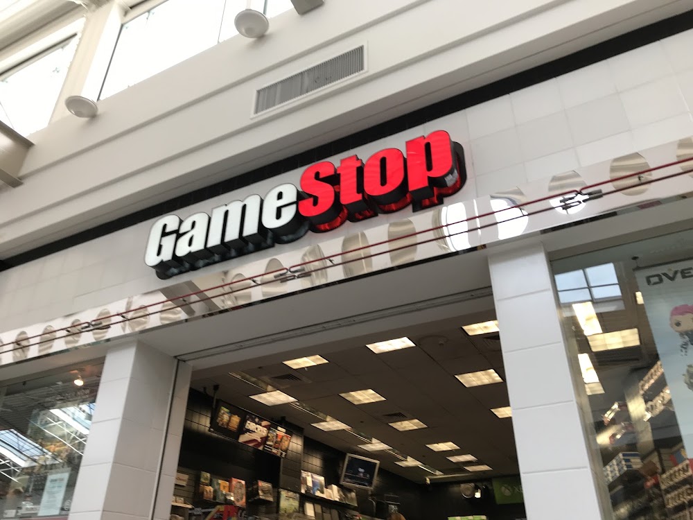 GameStop - 4297 - Main Place Santa Ana, tienda de TCG en Santa Ana