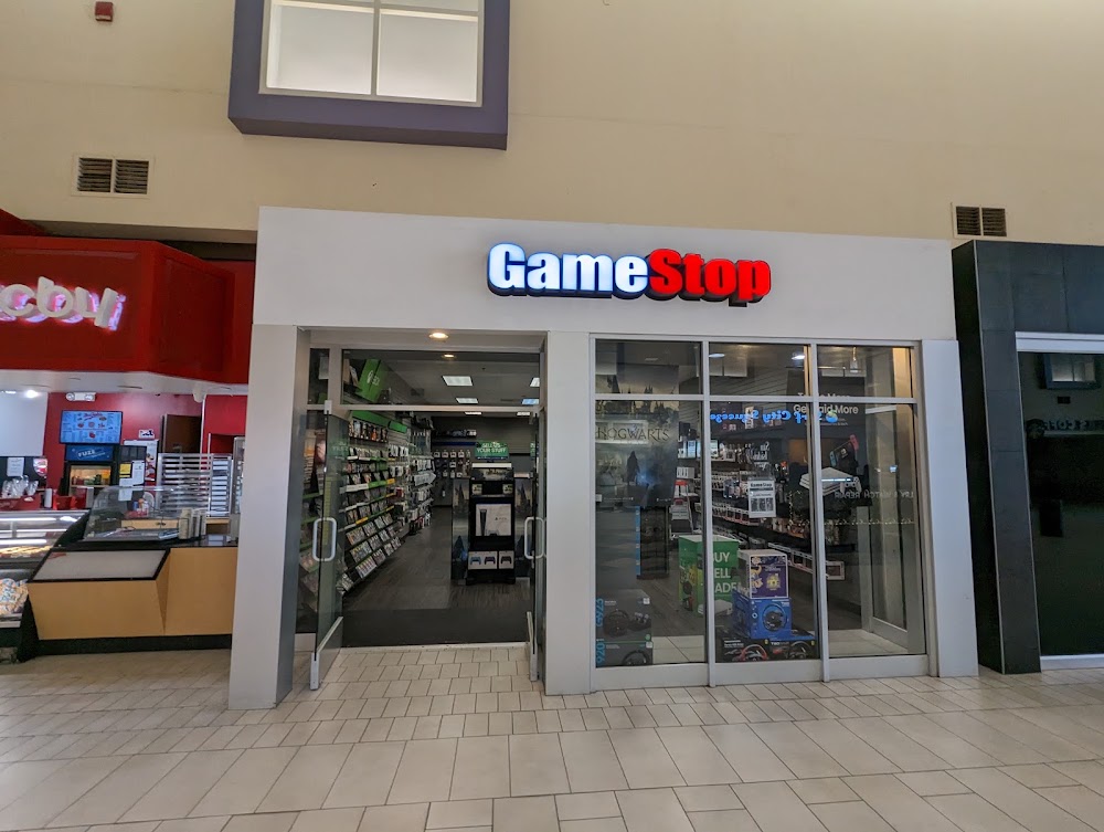 GameStop - 4372 - Valley Plaza Mall, tienda de TCG en Bakersfield