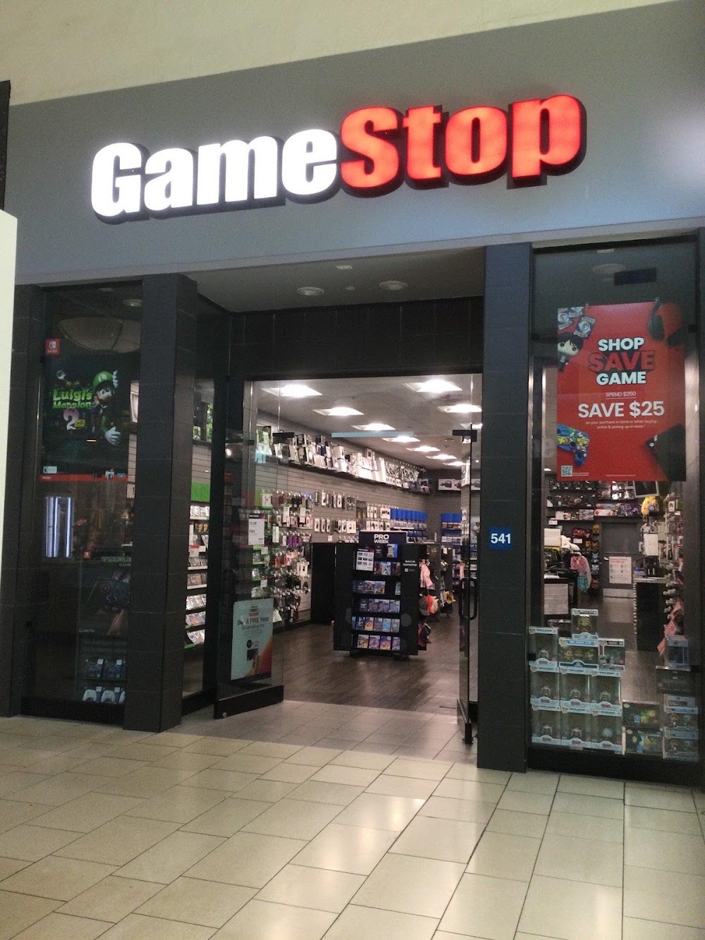 GameStop - 4428 - Fresno Fashion Fair, tienda de TCG en Fresno