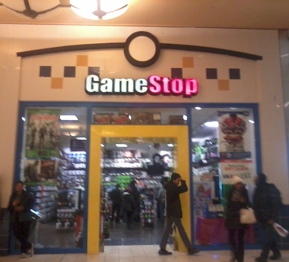 GameStop - 4618 - Queens Center Adjacent, tienda de TCG en Elmhurst