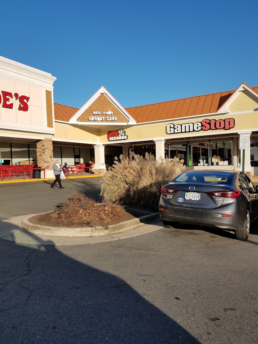 GameStop - 4792 - Pickett Center, tienda de TCG en Fairfax