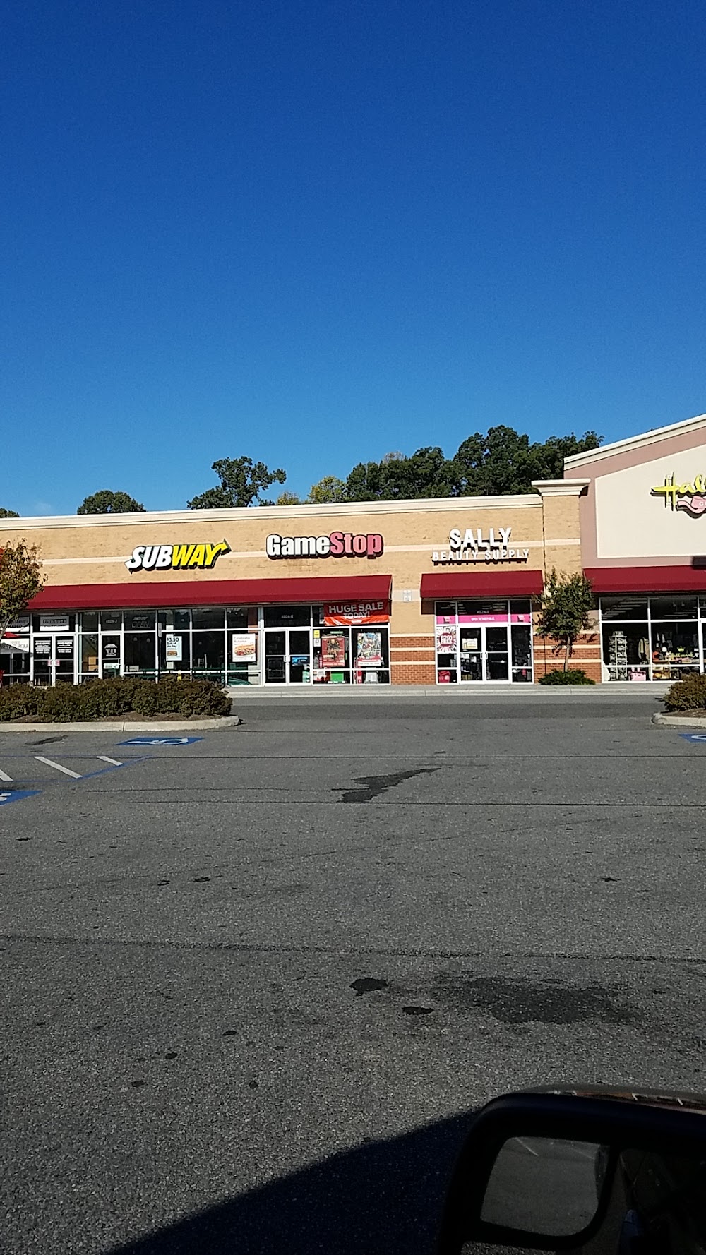 GameStop - 4828 - Wards Crossing, a TCG store in Lynchburg