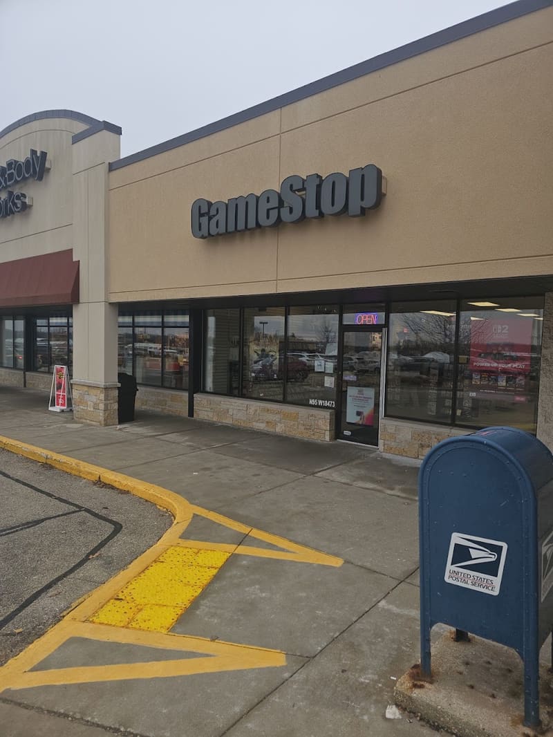 GameStop - 5127 - Crossroads Shopping Center, a TCG store in Menomonee Falls