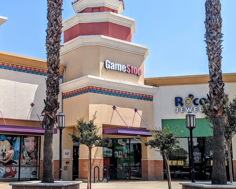 GameStop #5226, tienda de TCG en Bakersfield