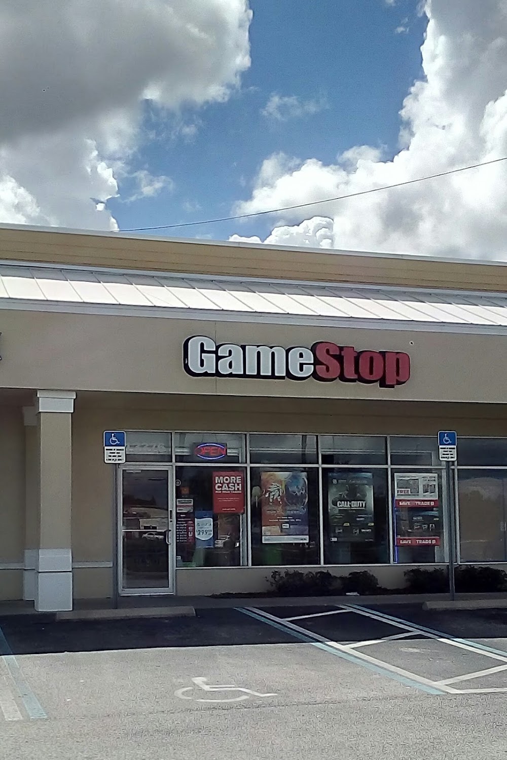 GameStop #5401, tienda de TCG en Brooksville