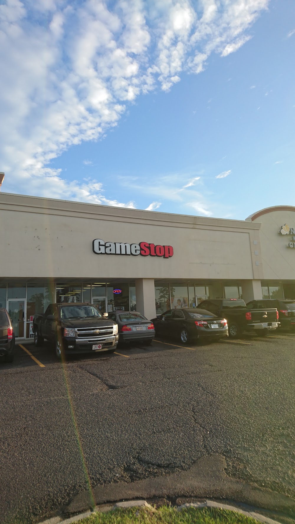 GameStop - 5737 - Walker Plaza, tienda de TCG en Walker