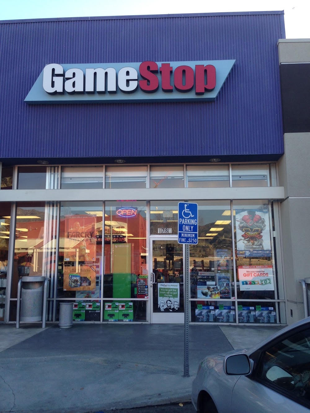 GameStop - 5844 - Burbank Empire Center, tienda de TCG en Burbank