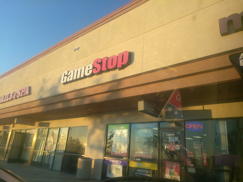 GameStop - 6127 - East Hills Plaza, tienda de TCG en Bakersfield