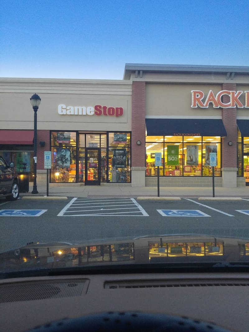 GameStop - 6204 - White Oak Village, a TCG store in Henrico