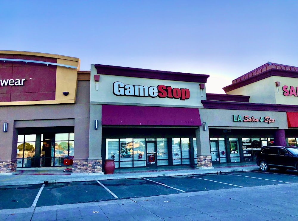 GameStop - 6205 - Harden Ranch Plaza, tienda de TCG en Salinas