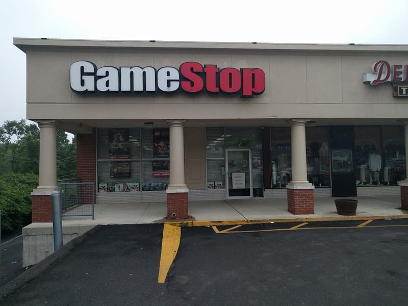GameStop - 6438 - Farmingdale Plaza, tienda de TCG en New Britain