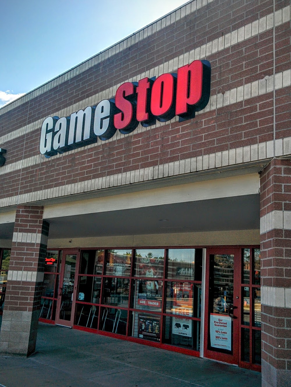 GameStop - 675 - Creekwood Commons, tienda de TCG en Kcmo