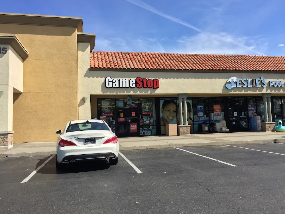 GameStop - 758 - Laguna Crossroads, tienda de TCG en Elk Grove