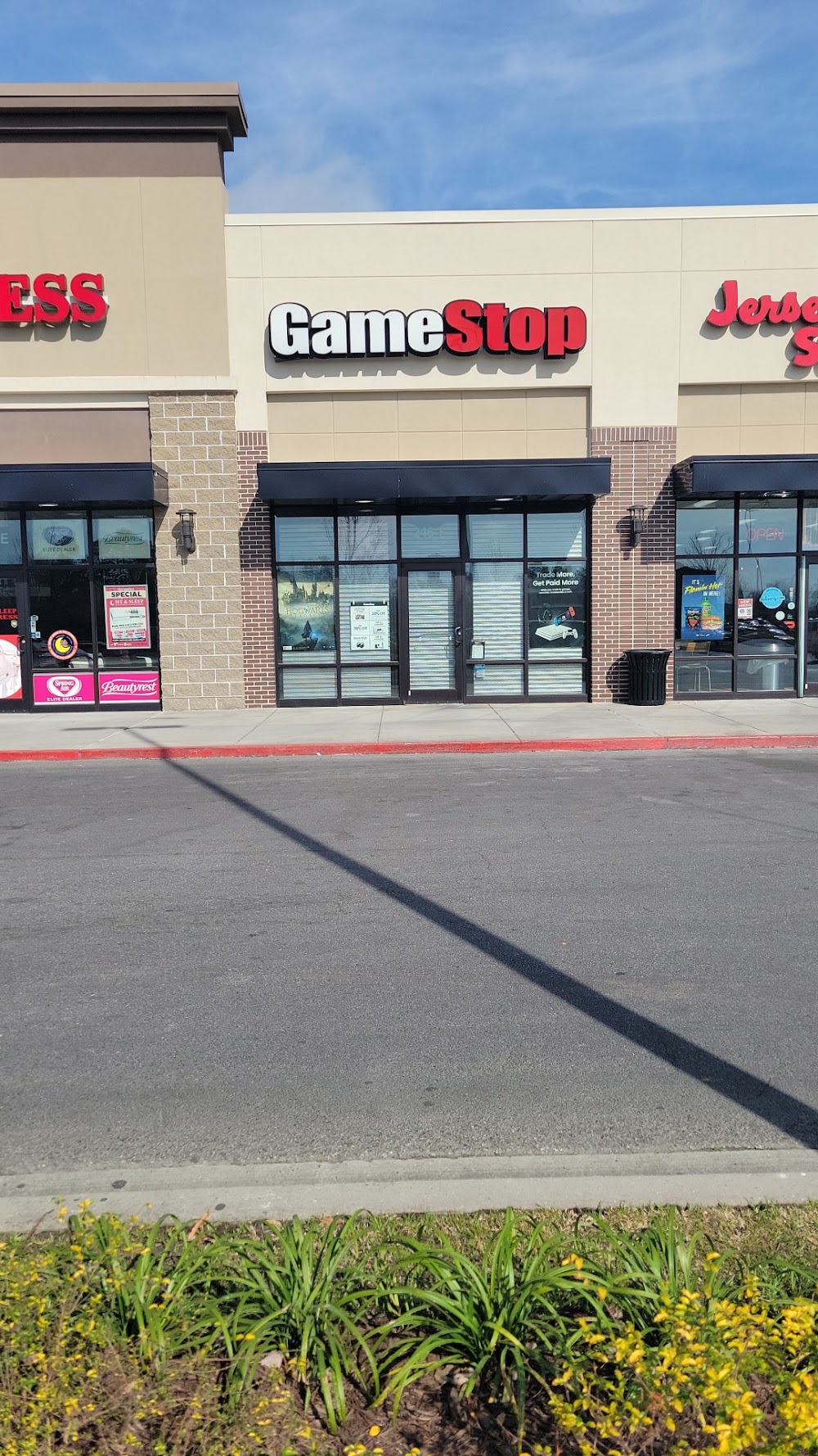 GameStop - 7743 - Village on Pooler, tienda de TCG en Pooler
