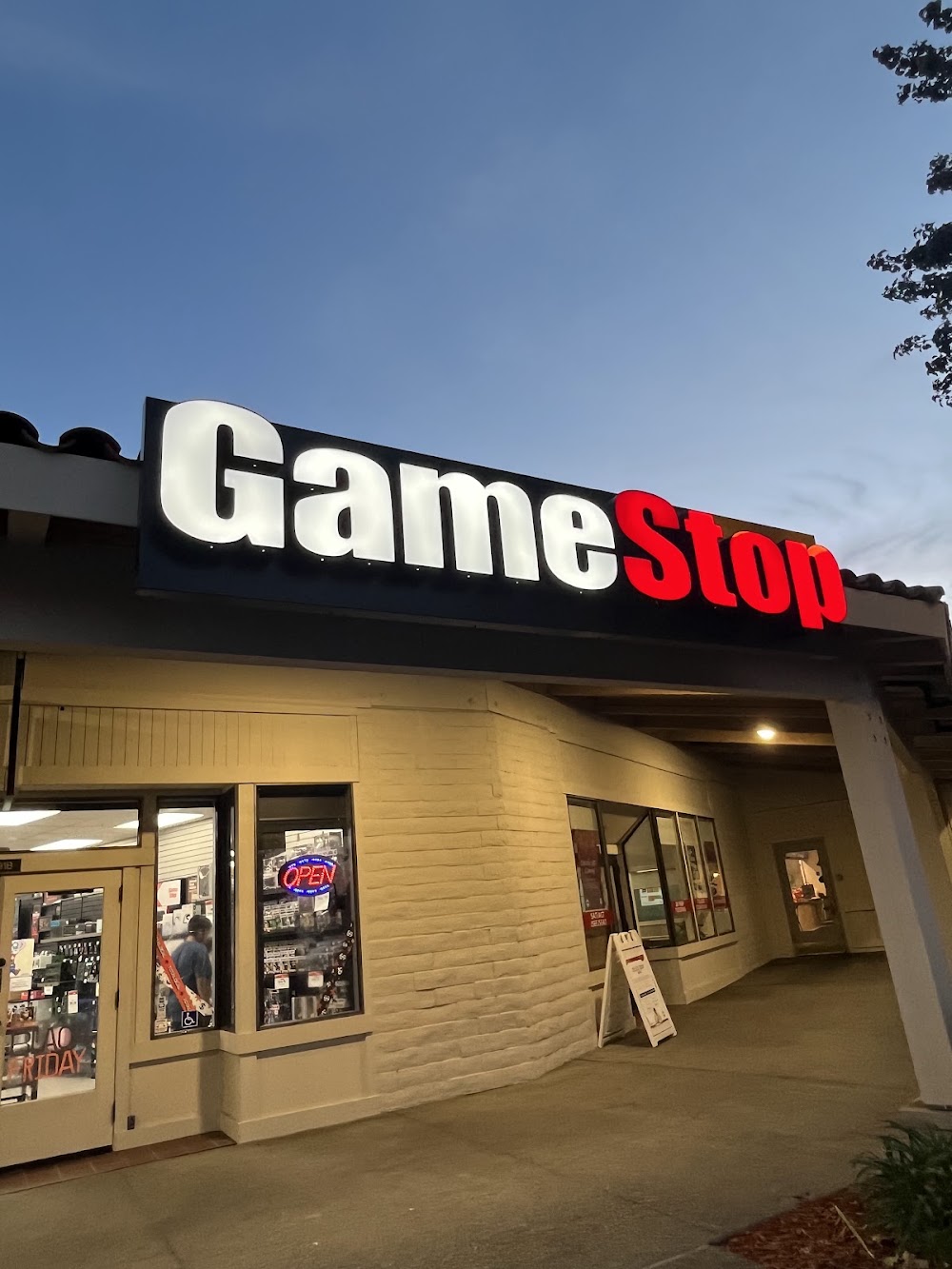 GameStop - 7836 - Crow Canyon Commons, tienda de TCG en San Ramon