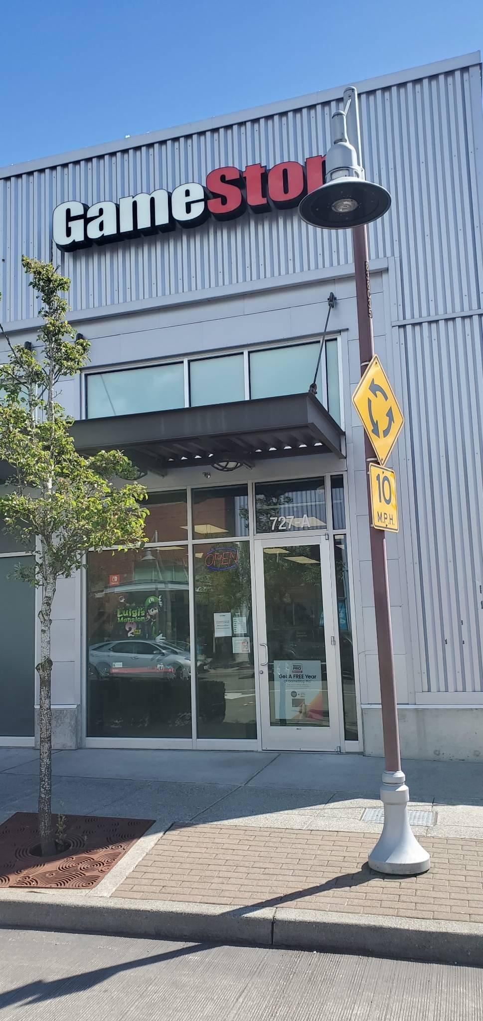 GameStop - 7841 - Renton Landing, tienda de TCG en Renton