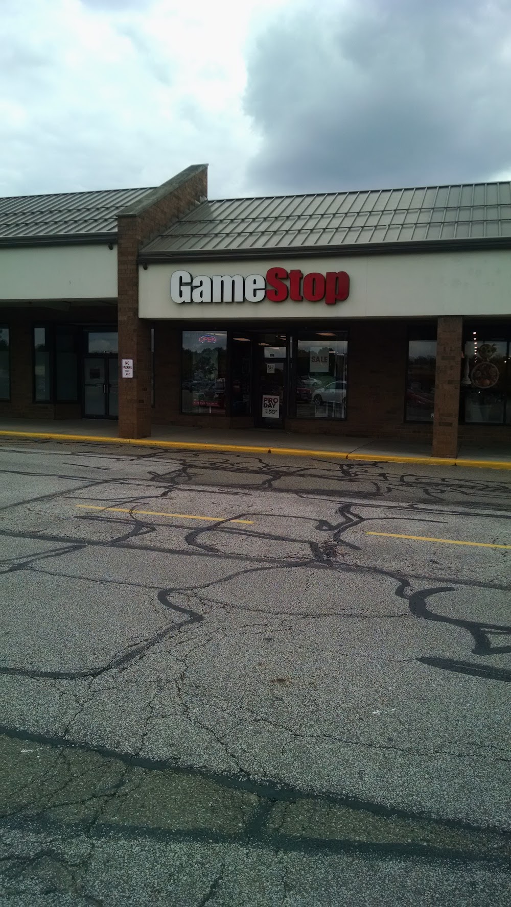 GameStop - 788 - Plaza at Chapel Hills, tienda de TCG en Cuyahoga Falls