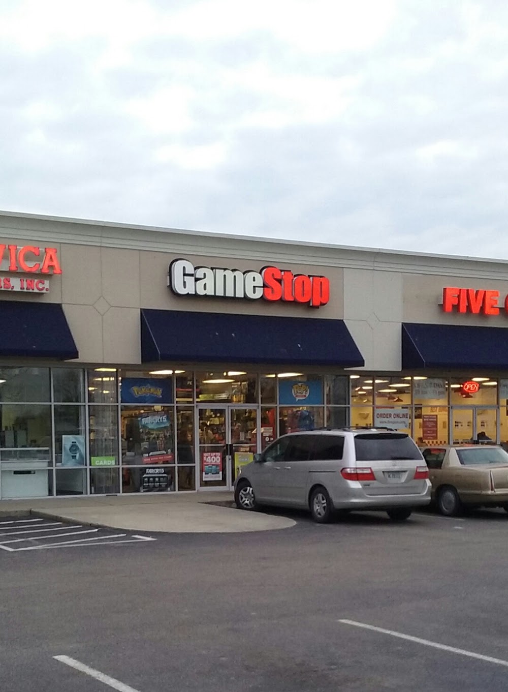 GameStop - 826 - Dimmock Square, tienda de TCG en Colonial Heights