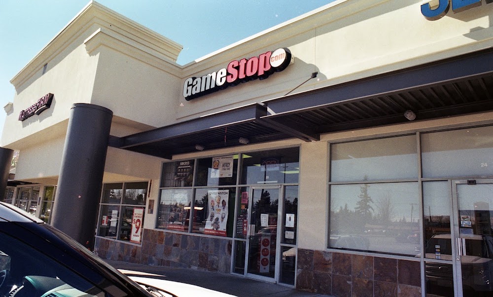 GameStop - 877 - Greentree Plaza, tienda de TCG en Everett