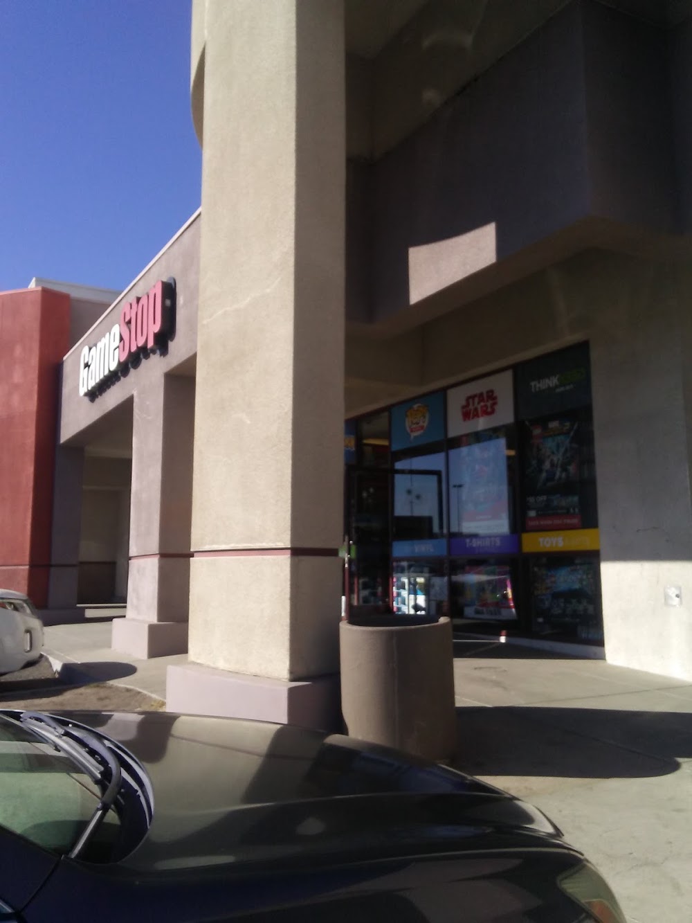 GameStop - 917 - Village Center, tienda de TCG en Victorville