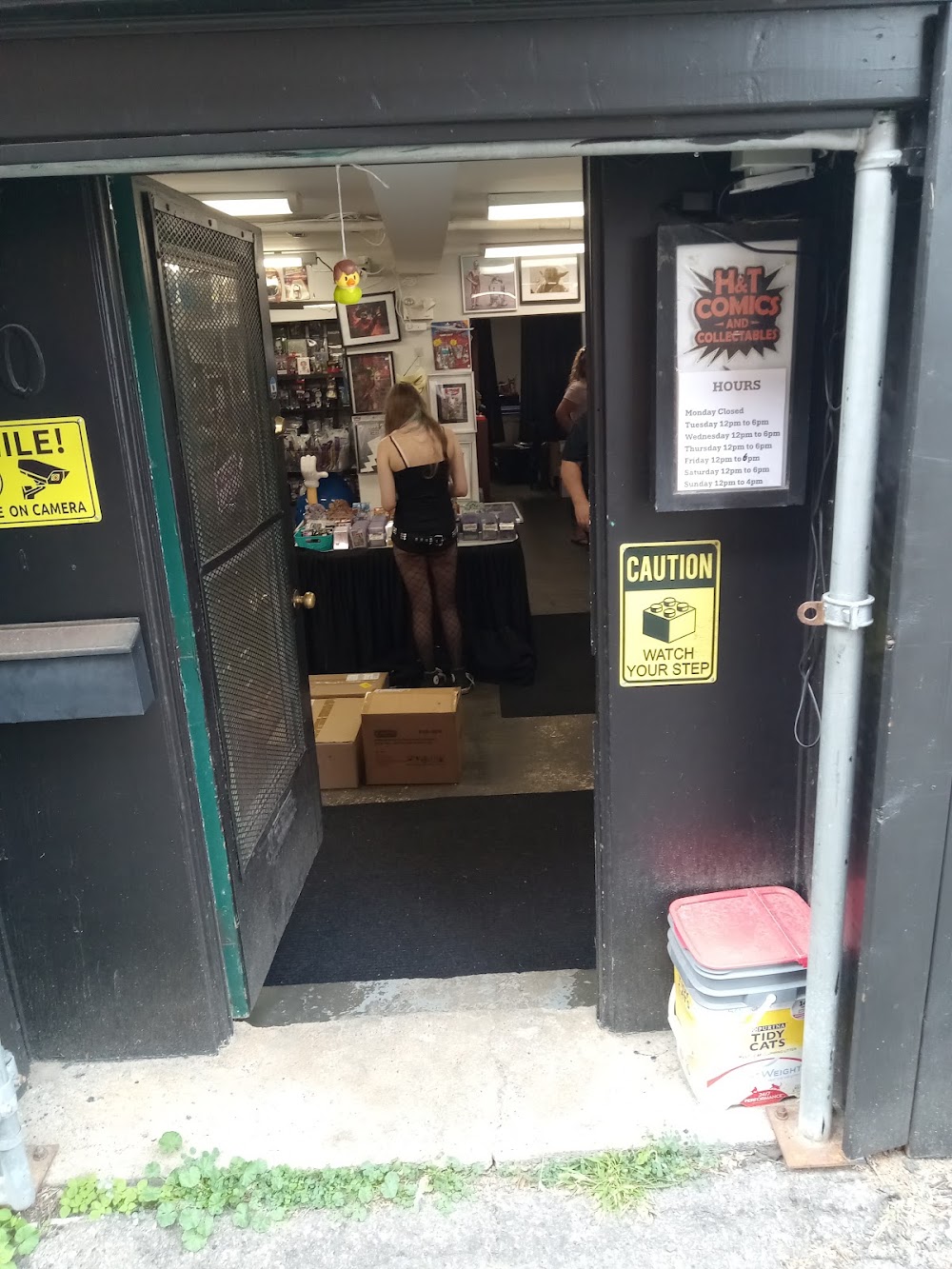 H&T Comics and Collectables, tienda de TCG en Brockville