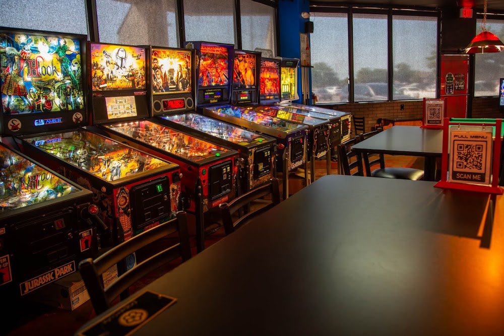 Headshots Arcade Bar, tienda de TCG en Wichita