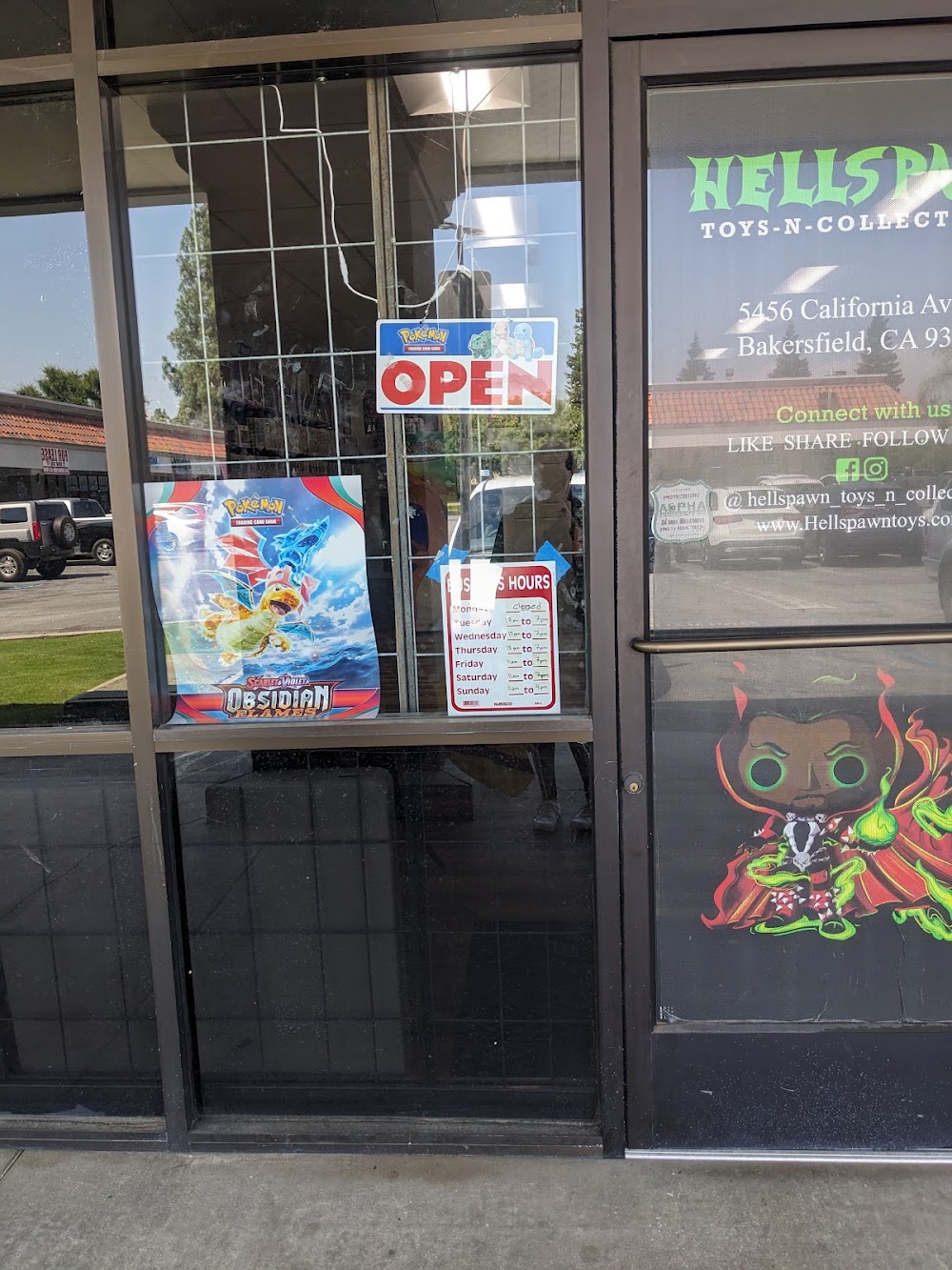 Hellspawn Toys N Collectibles, tienda de TCG en Bakersfield