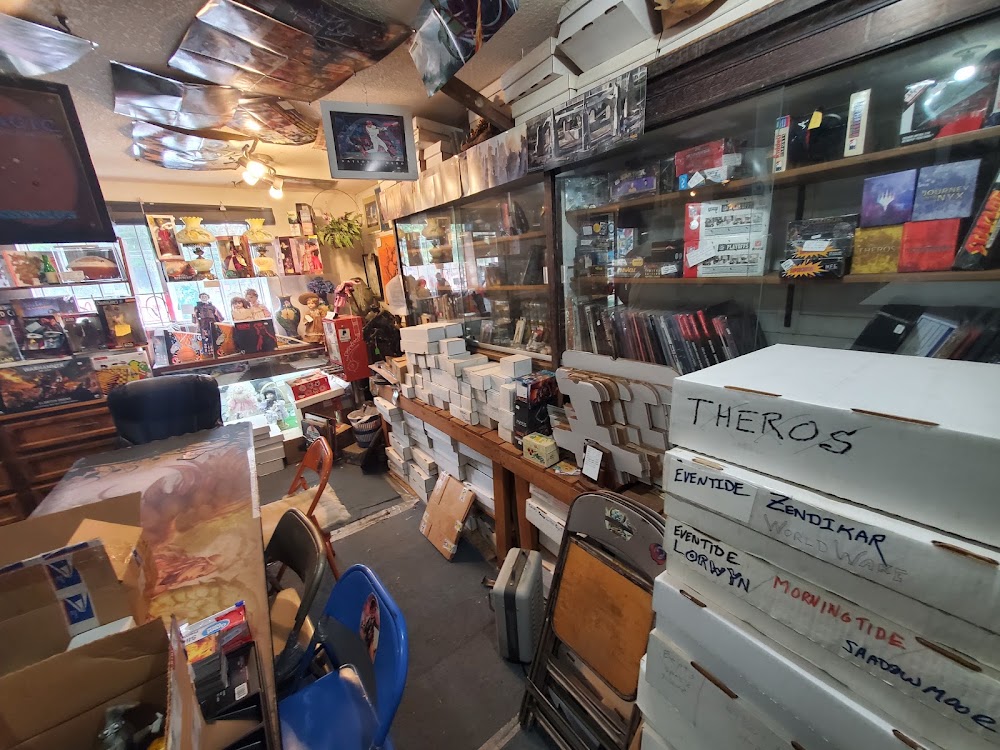 His Junk / Her Treasures, tienda de TCG en Coos Bay