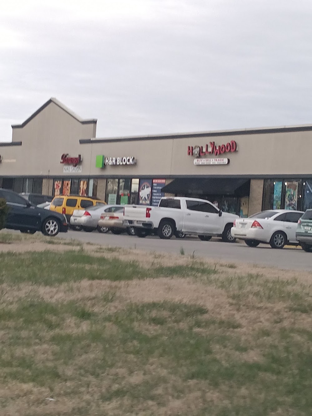 Hollywood Movies and Games LLC, tienda de TCG en Jeffersonville