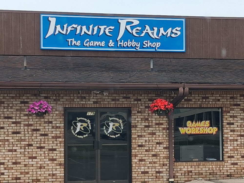 Infinite Realms: The Game & Hobby Shop, tienda de TCG en Warren