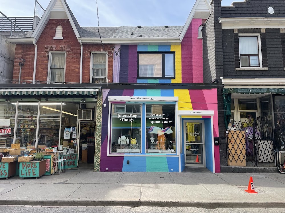 INTERESTING THINGS, tienda de TCG en Toronto