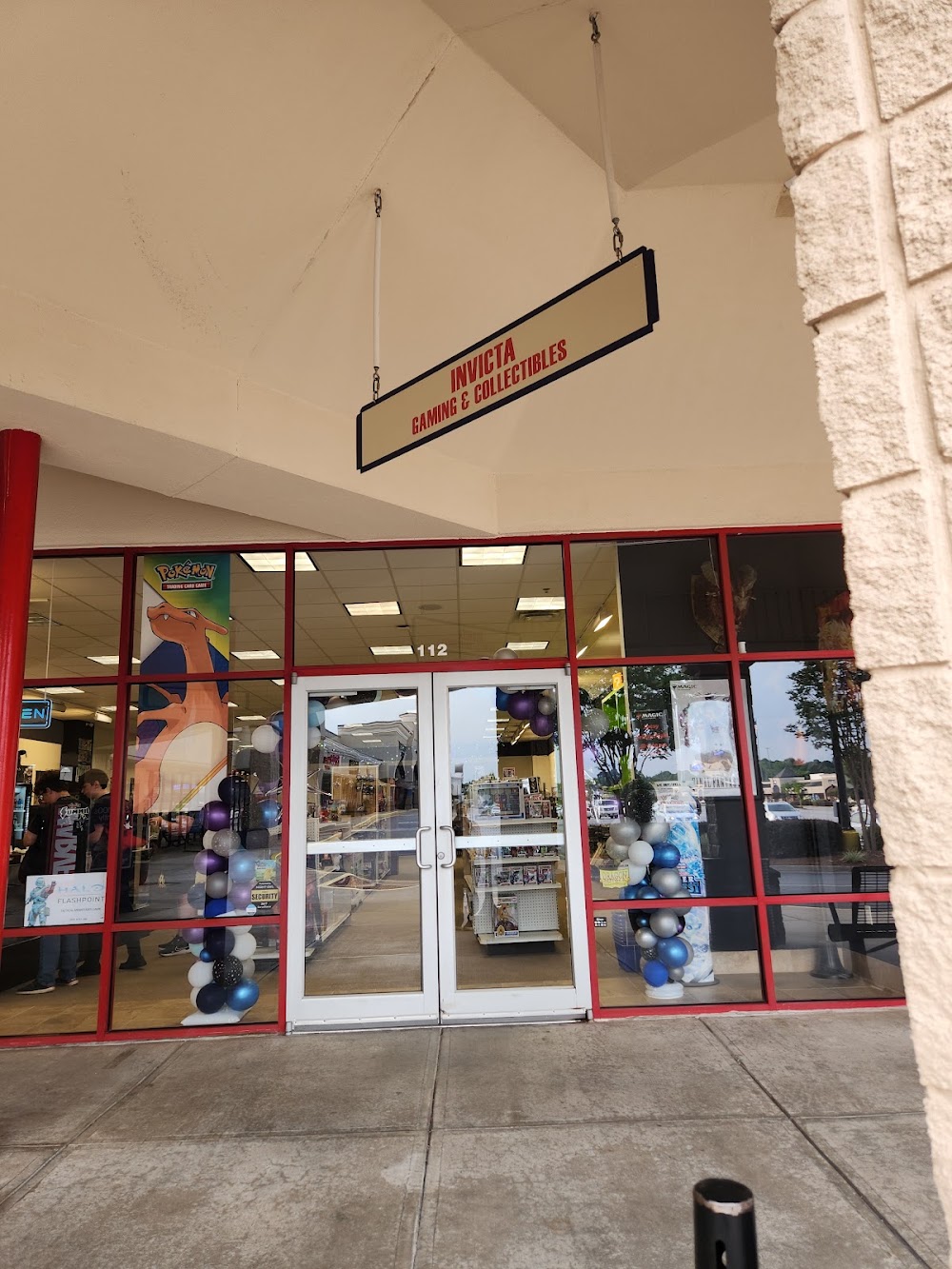Invicta Gaming & Collectibles, tienda de TCG en Commerce
