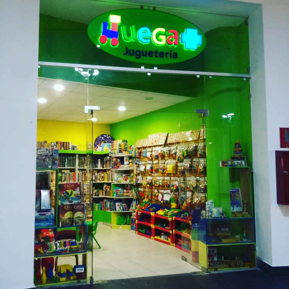Juega + Juguetería, tienda de TCG en Zapopan