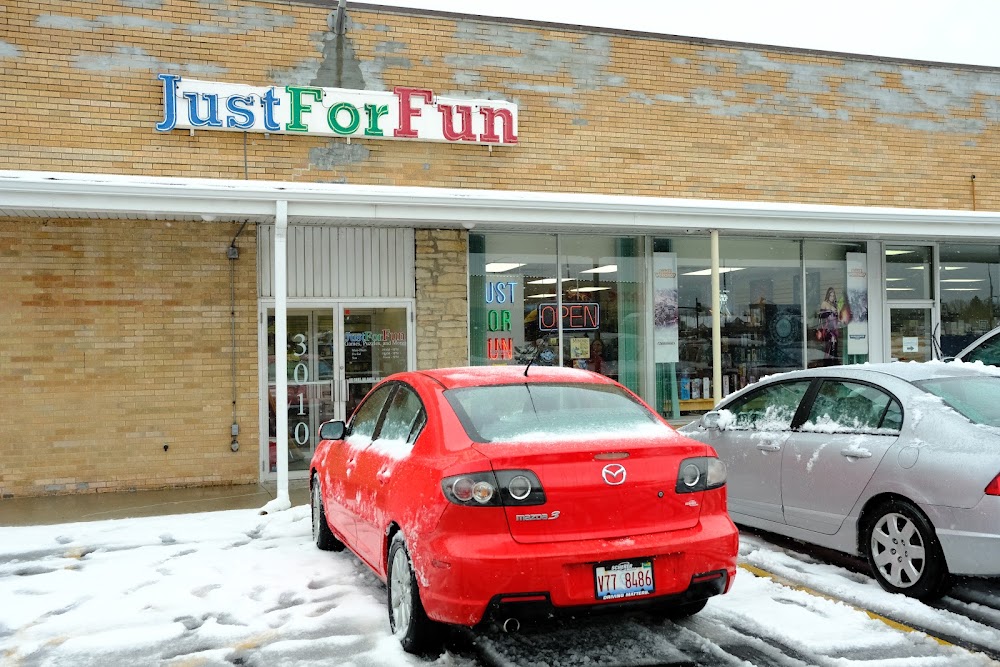 JustForFun, tienda de TCG en Peoria